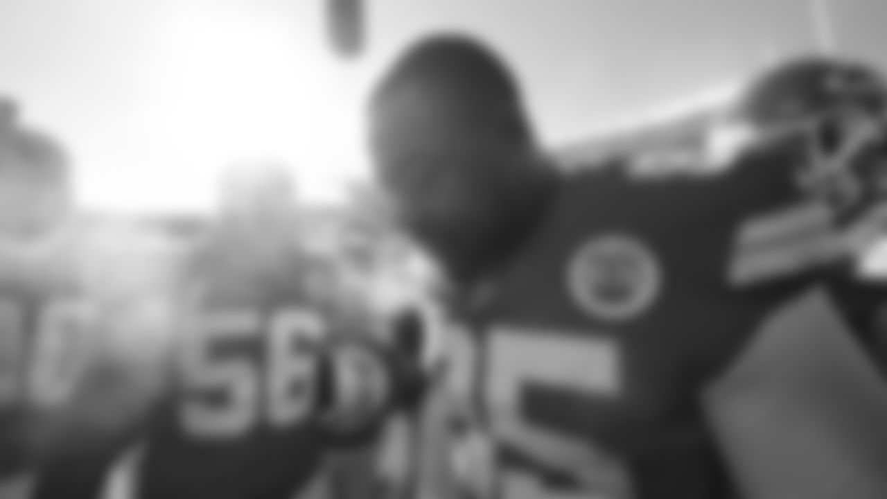 Kansas City Chiefs defensive tackle Chris Jones (95) talks with the team prior to an NFL week 15 matchup against the Los Angeles Chargers, Sunday December 14, 2025.