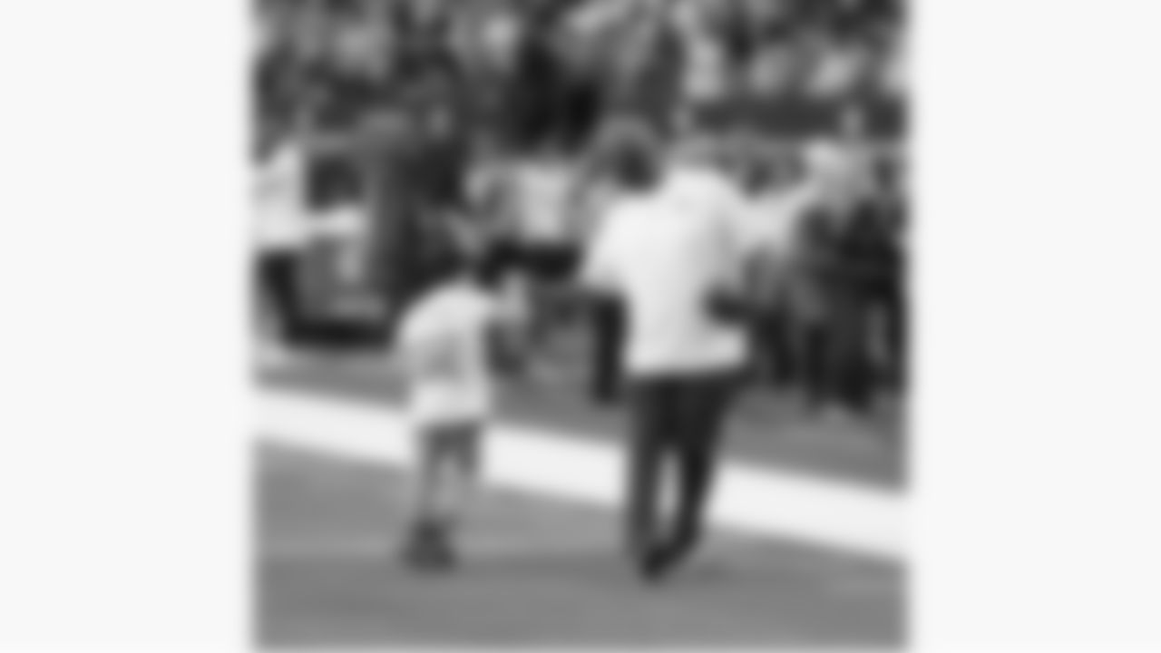 Kansas City Chiefs Defensive Backs Coach Dave Merritt fist bumps a young fan prior to a week 13 NFL Football game against the Dallas Cowboys on Thursday, November 27, 2025 in Dallas, Texas.