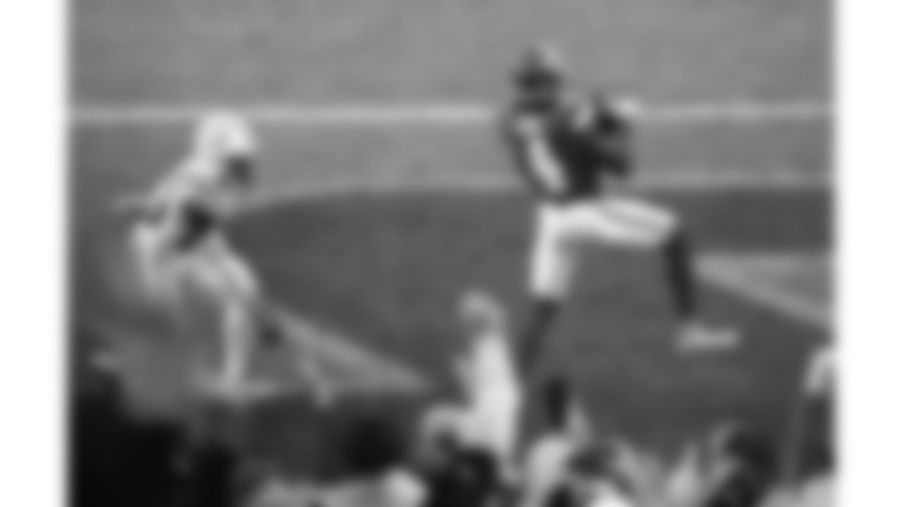 Kansas City Chiefs wide receiver Rashee Rice (4) catches the ball for an extra 2 points during a week 12 NFL football game against the Indianapolis Colts, Sunday, November 23, 2025 in Kansas City, MO.