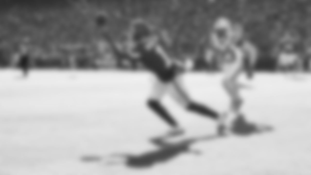 Kansas City Chiefs wide receiver Xavier Worthy (1) makes a diving catch during a week 12 NFL football game against the Indianapolis Colts, Sunday, November 23, 2025 in Kansas City, MO.