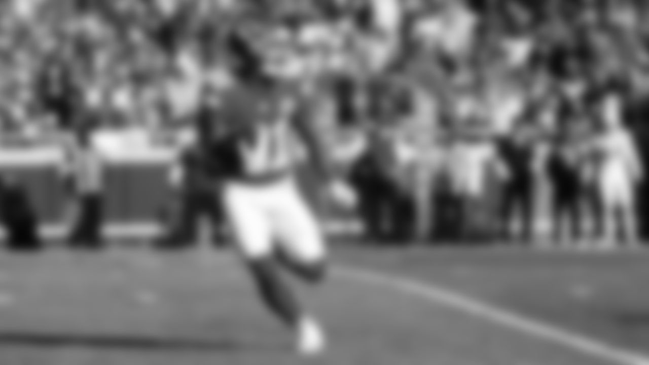 Kansas City Chiefs wide receiver Nikko Remigio (81) runs the ball during a week 12 NFL Football game against the Indianapolis Colts on Sunday, November 23, 2025 in Kansas City, MO