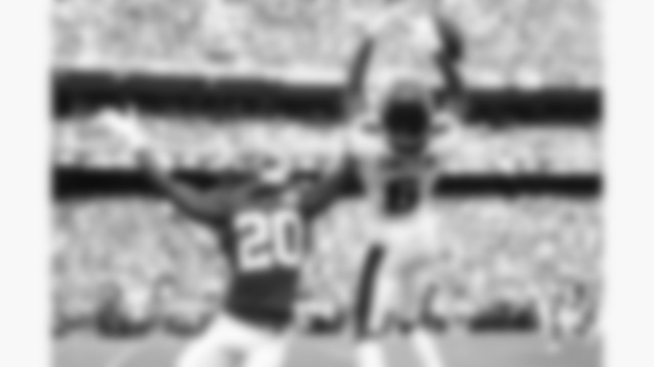 Kansas City Chiefs defensive back Nohl Williams (20) breaks up a pass from Philadelphia Eagles wide receiver DeVonta Smith (6) during the week 2 NFL football game, Sunday, September 14, 2025 in Kansas City, MO.