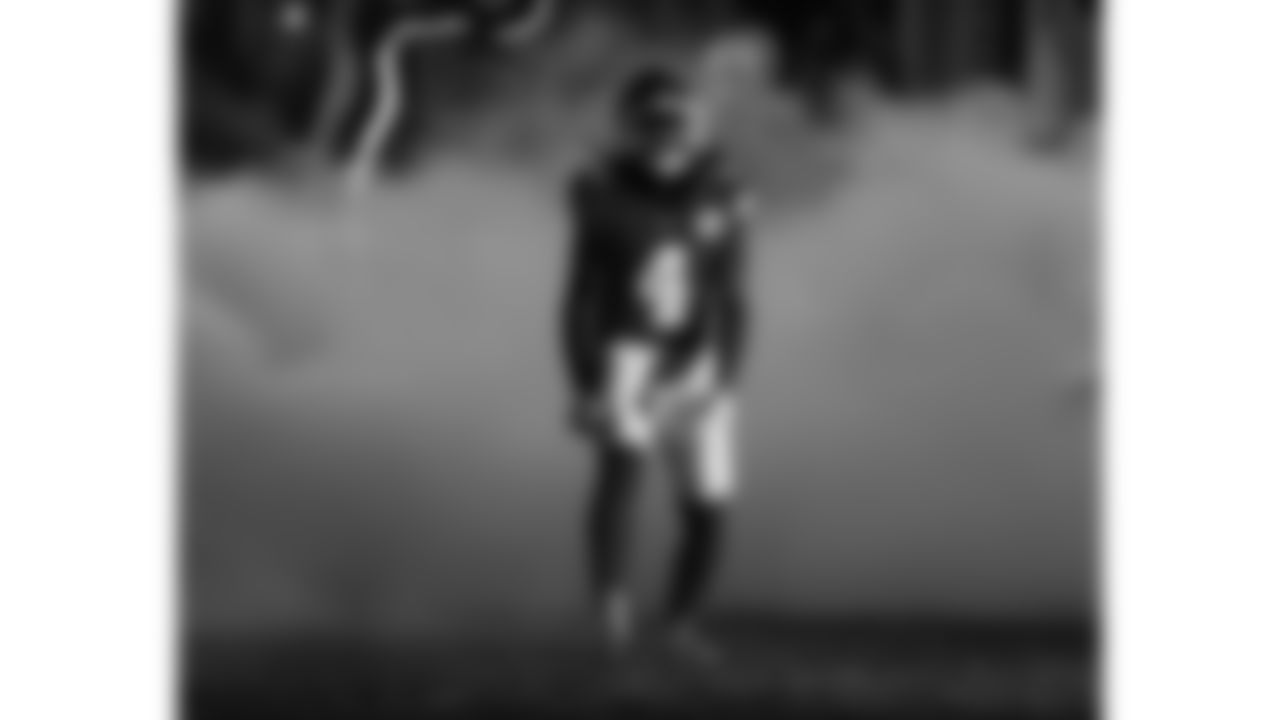 Kansas City Chiefs wide receiver Rashee Rice (4) runs out during player introductions prior to a week 14 NFL football game against the Houston Texans, Sunday, December 7, 2025 in Kansas City, MO.