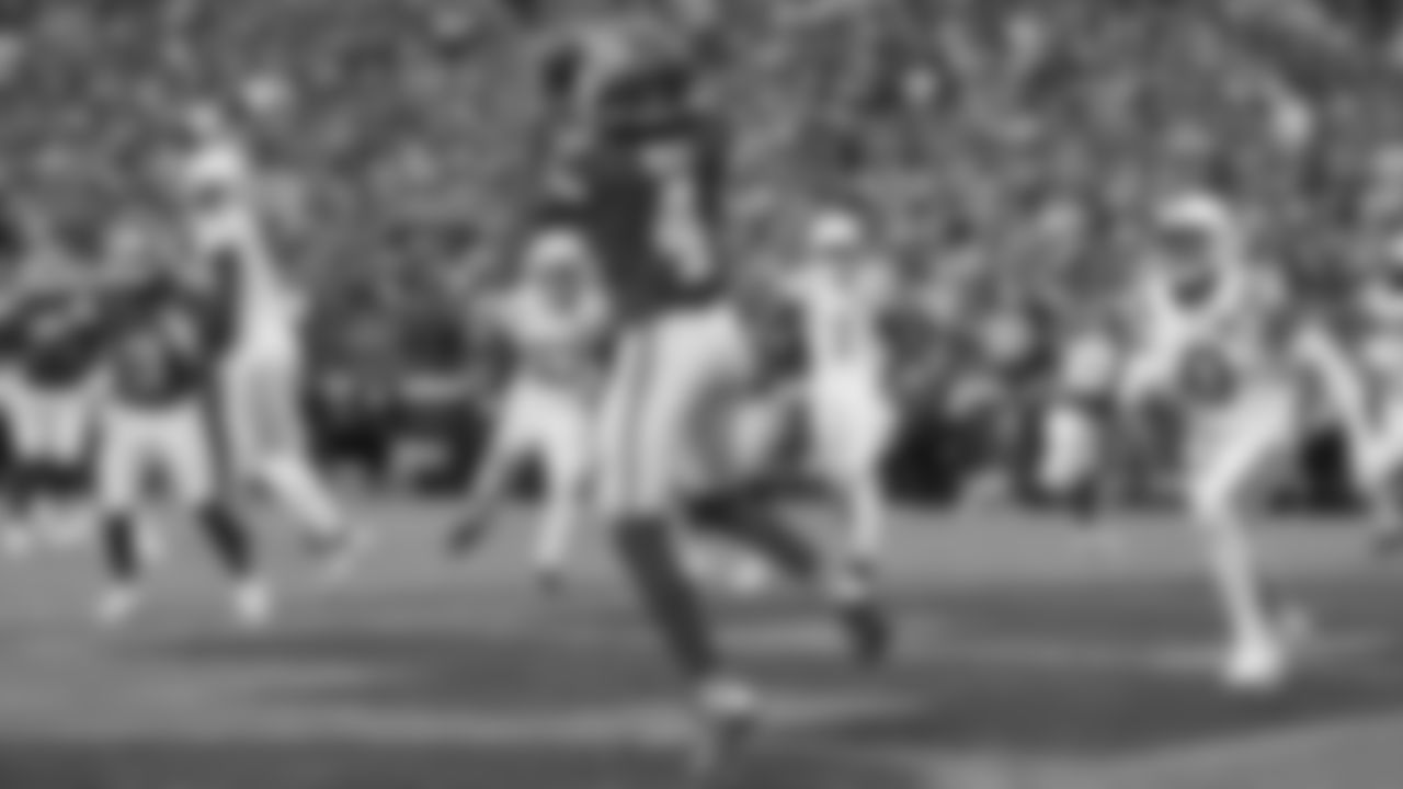 Kansas City Chiefs wide receiver Rashee Rice (4) catches a two point conversion pass during a week 12 NFL Football game against the Indianapolis Colts on Sunday, November 23, 2025 in Kansas City, MO