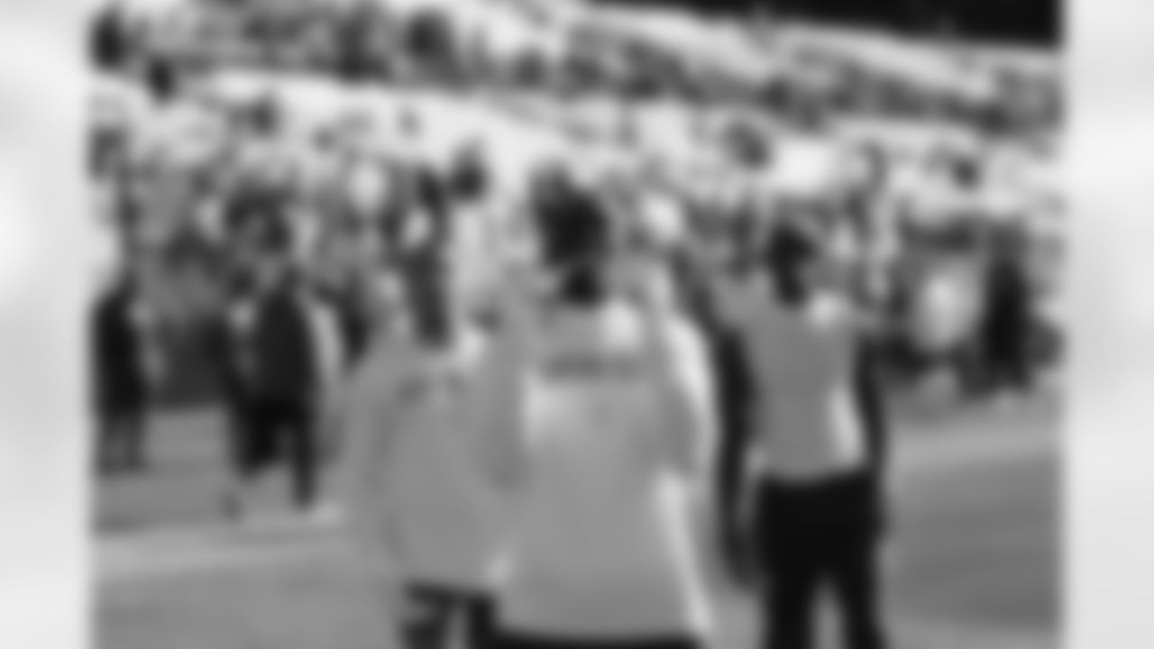 Kansas City Chiefs wide receiver Rashee Rice (4) warms up prior to a week 11 NFL Football game against the Denver Broncos on Sunday, November 16, 2025 in Denver, Colorado.