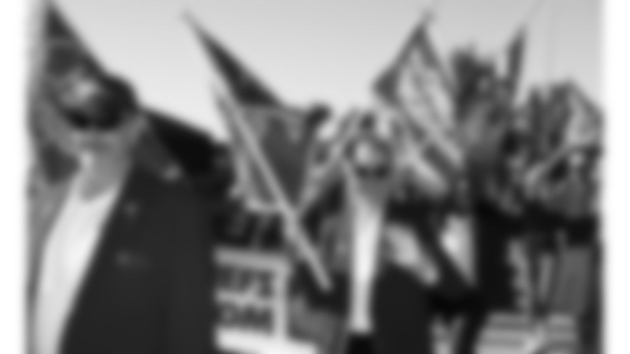 Red Coaters prior to the week 7 NFL football game against the Las Vegas Raiders on Sunday, October 19, 2025 in Kansas City, MO.