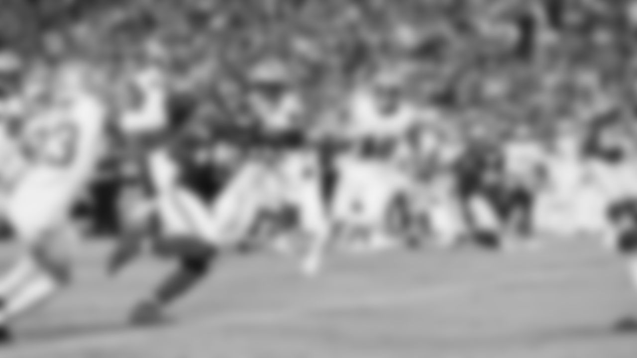 Kansas City Chiefs wide receiver JuJu Smith-Schuster (9) runs the ball during a week 6 NFL Football game against the Detroit Lions on Sunday, October 12, 2025 in Kansas City, MO.