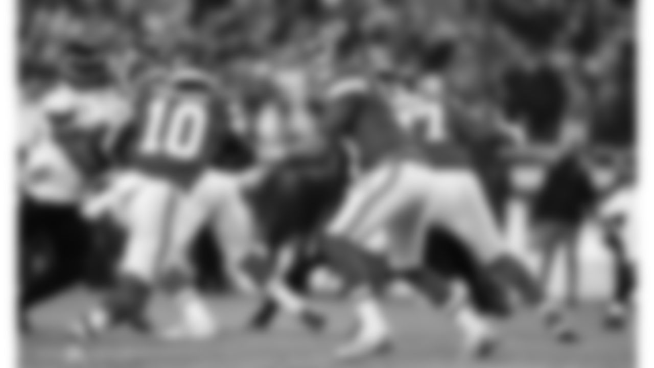 Quarterback Patrick Mahomes (15) hands off to Kansas City Chiefs running back Isiah Pacheco (10) during an NFL week 14 matchup against the Houston Texans, Sunday December 7, 2025.