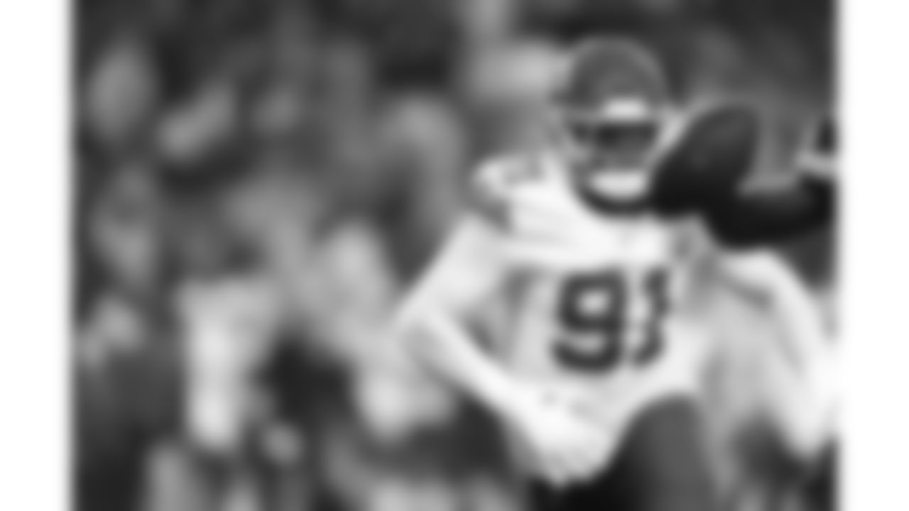 Kansas City Chiefs defensive end Felix Anudike-Uzomah (91) rushes the passer during a preseason week 2 NFL football game against the Seattle Seahawks, Friday, August 15, 2025 in Seattle, WA.