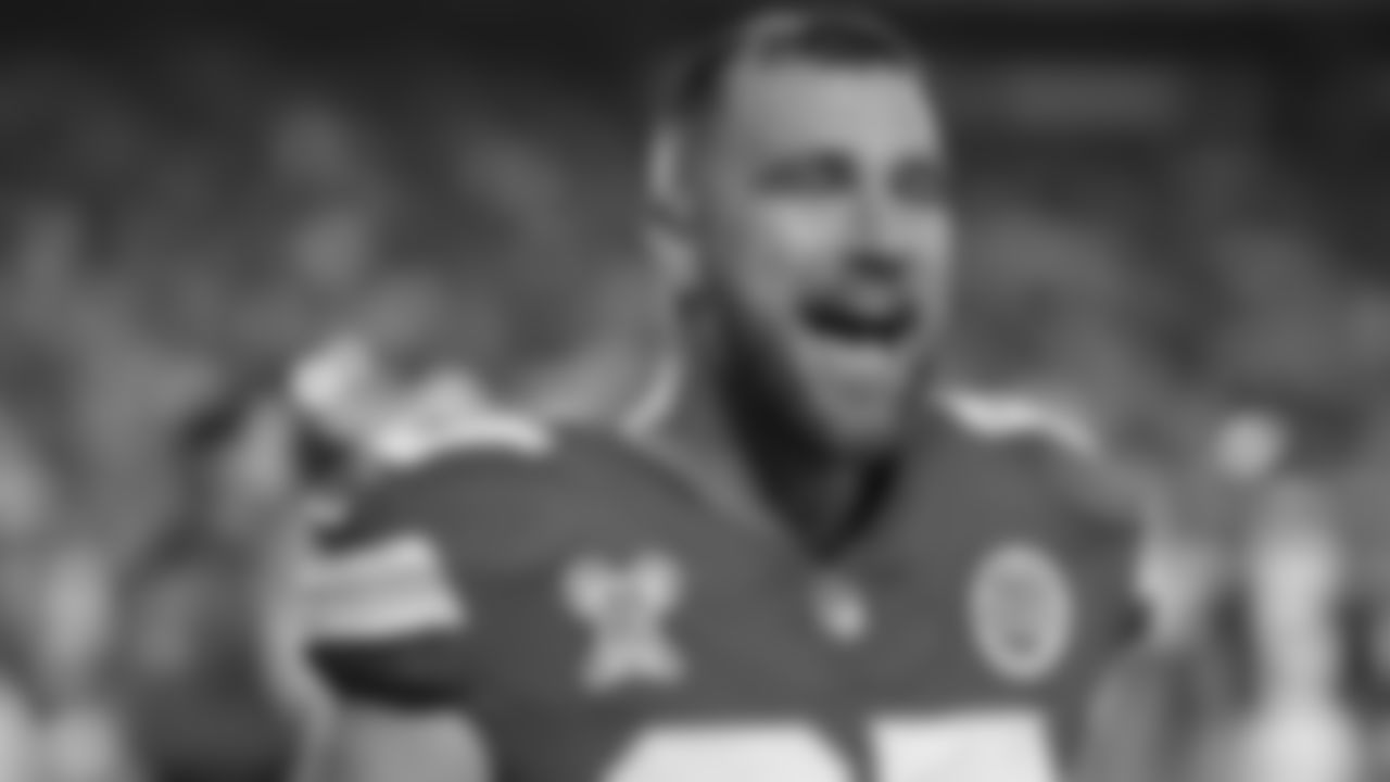 Kansas City Chiefs tight end Travis Kelce (87) prepares prior to an NFL week 17 matchup against the Denver Broncos, Thursday, December 25, 2025.