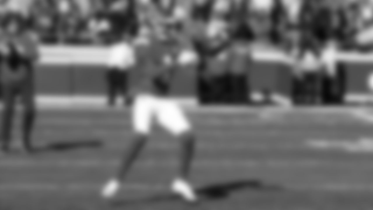 Kansas City Chiefs wide receiver Xavier Worthy (1) makes a catch prior to an NFL week 15 matchup against the Los Angeles Chargers, Sunday December 14, 2025.