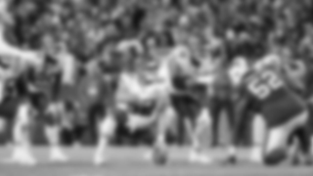 Kansas City Chiefs center Creed Humphrey (52) lines up during a week 9 NFL football game against the Buffalo Bills, Sunday, November 2, 2025 in Buffalo, NY