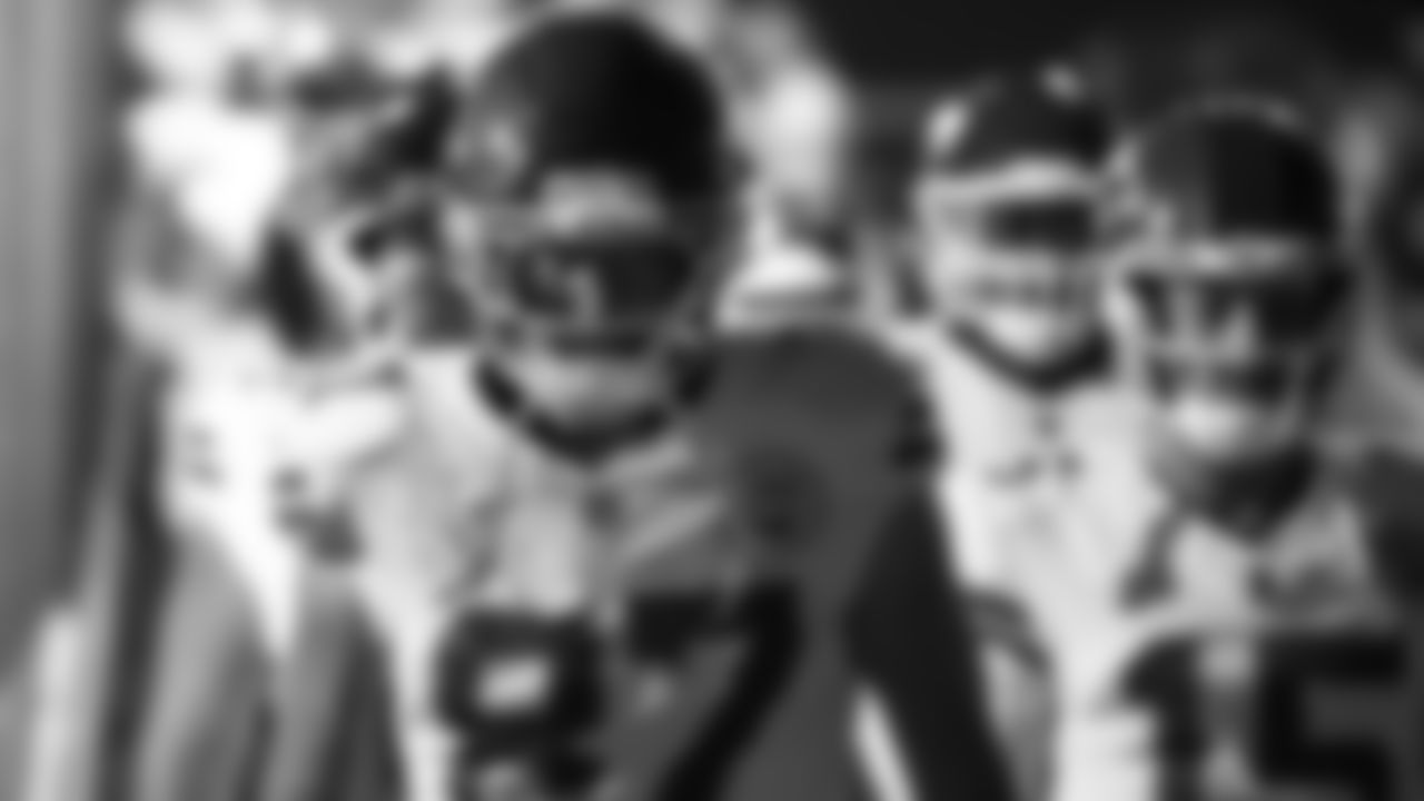 Kansas City Chiefs tight end Travis Kelce (87) leads the team down the tunnel prior to the week 3 NFL football game against the New York Giants, Sunday, September 21, 2025 in East Rutherford, NJ.