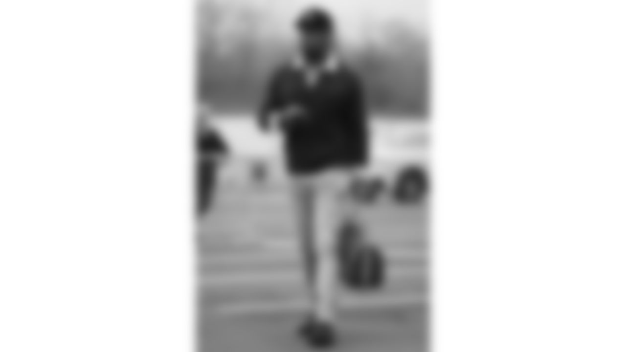 Kansas City Chiefs tackle Josh Simmons (71) arrives prior to a week 12 NFL Football game against the Indianapolis Colts on Sunday, November 23, 2025 in Kansas City, MO