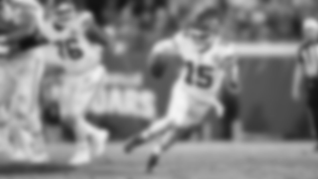 Kansas City Chiefs quarterback Patrick Mahomes (15) runs the ball during a week 5 NFL football game against the Jacksonville Jaguars, Monday, October 6, 2025, in Jacksonville, FL.