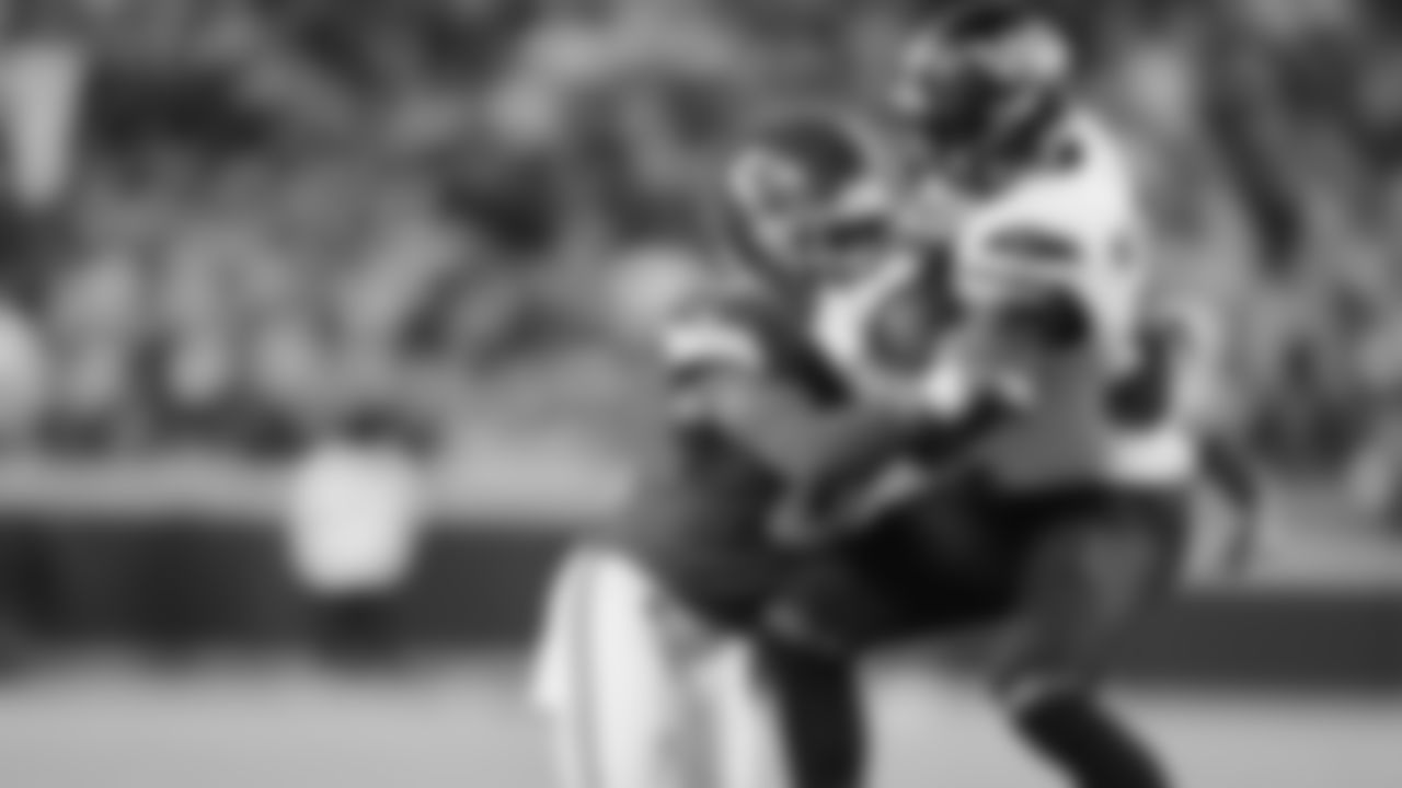 Kansas City Chiefs safety Bryan Cook (6) makes a tackle during a week 8 NFL Football game against the Washington Commanders on Monday, October 27, 2025 in Kansas City, MO.