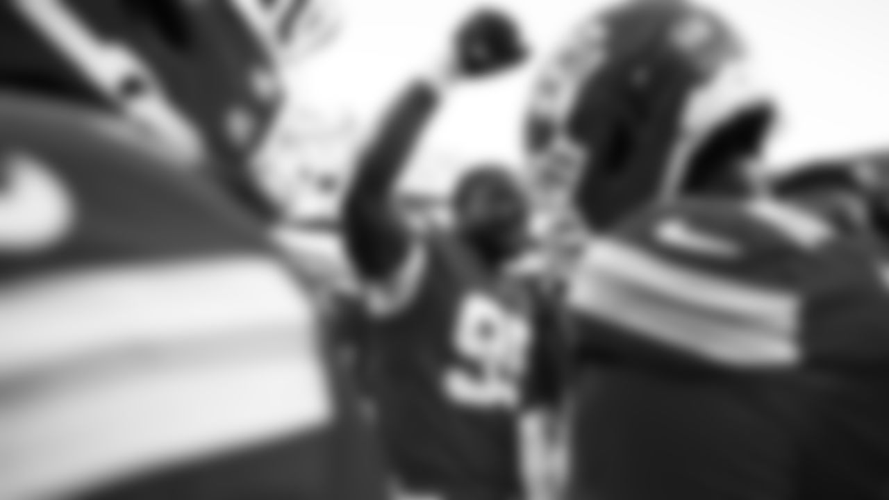 Kansas City Chiefs defensive tackle Chris Jones (95) fires team up in the huddle prior to a preseason week 3 NFL football game against the Chicago Bears, Friday, August 22, 2025 in Kansas City, MO.