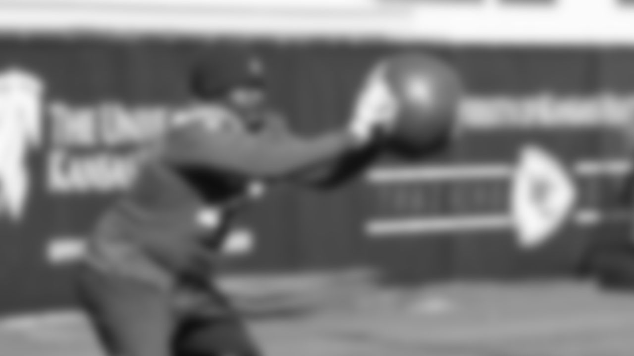 Kansas City Chiefs offensive lineman Jaylon Moore (77) during practice on Thursday, October 30, 2025 in Kansas City, MO.