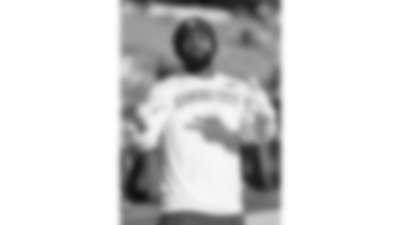 Kansas City Chiefs running back Clyde Edwards-Helaire (44) prior to a week 9 NFL football game against the Buffalo Bills, Sunday, November 2, 2025 in Buffalo, NY