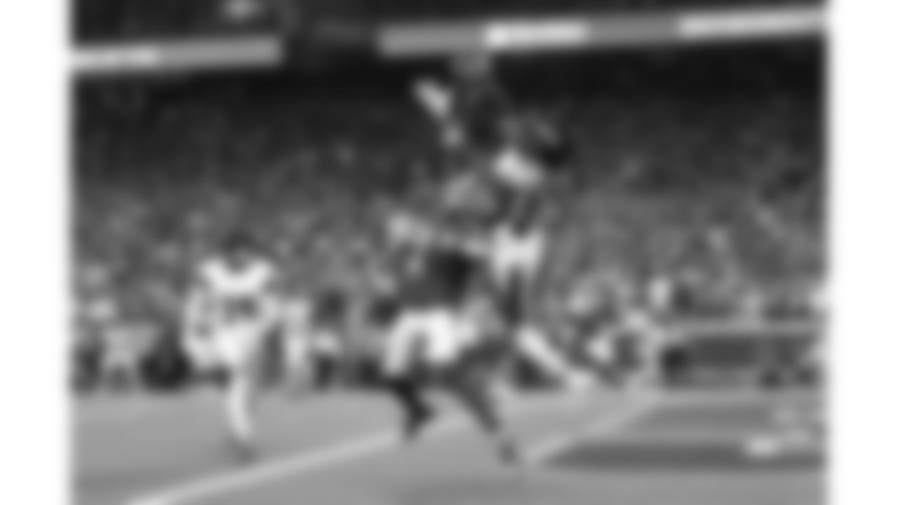 Kansas City Chiefs wide receiver Xavier Worthy (1) attempts to catch a pass during the Week 1 NFL Kickoff Game against the Baltimore Ravens on Thursday, September 5, 2024.