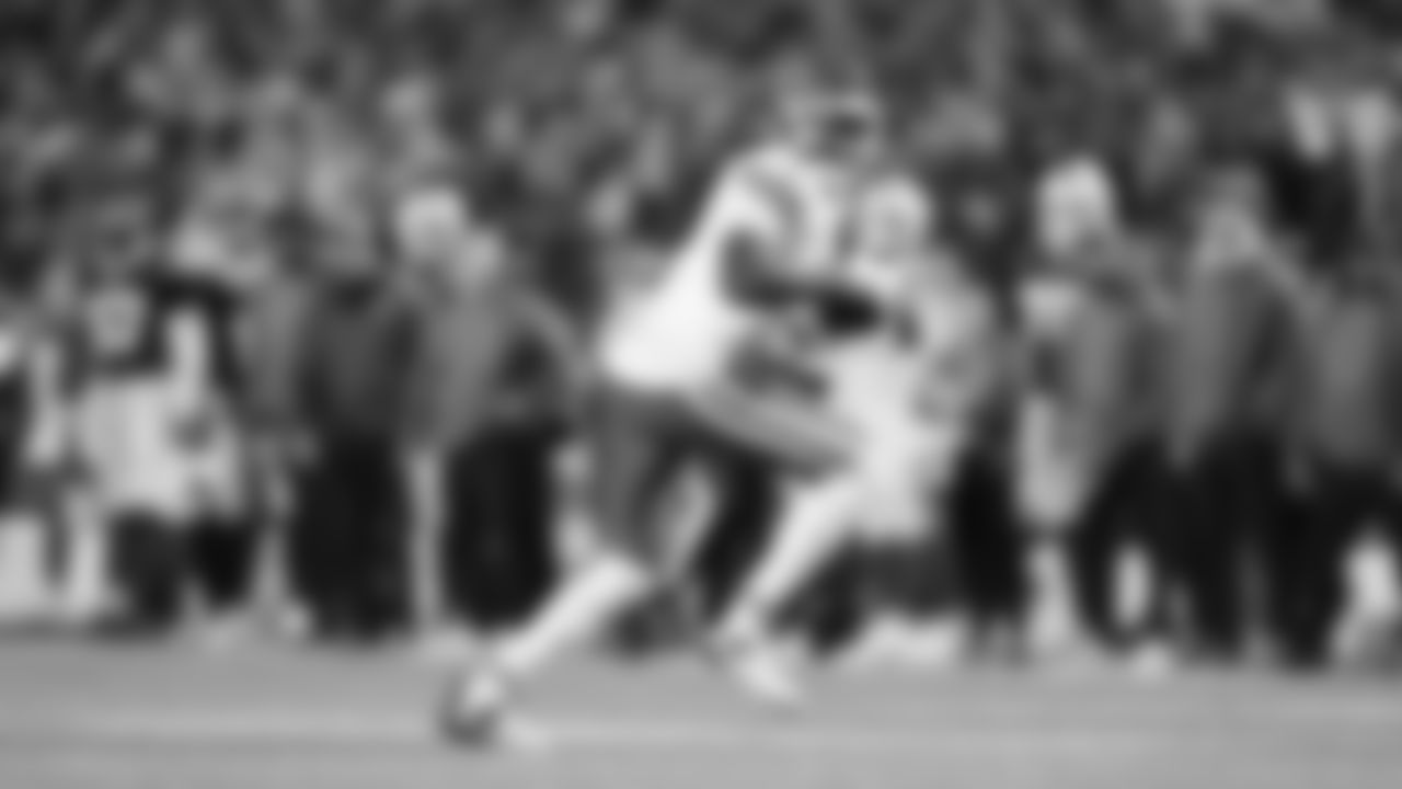 Kansas City Chiefs wide receiver Rashee Rice (4) runs the ball during a week 9 NFL football game against the Buffalo Bills, Sunday, November 2, 2025 in Buffalo, NY