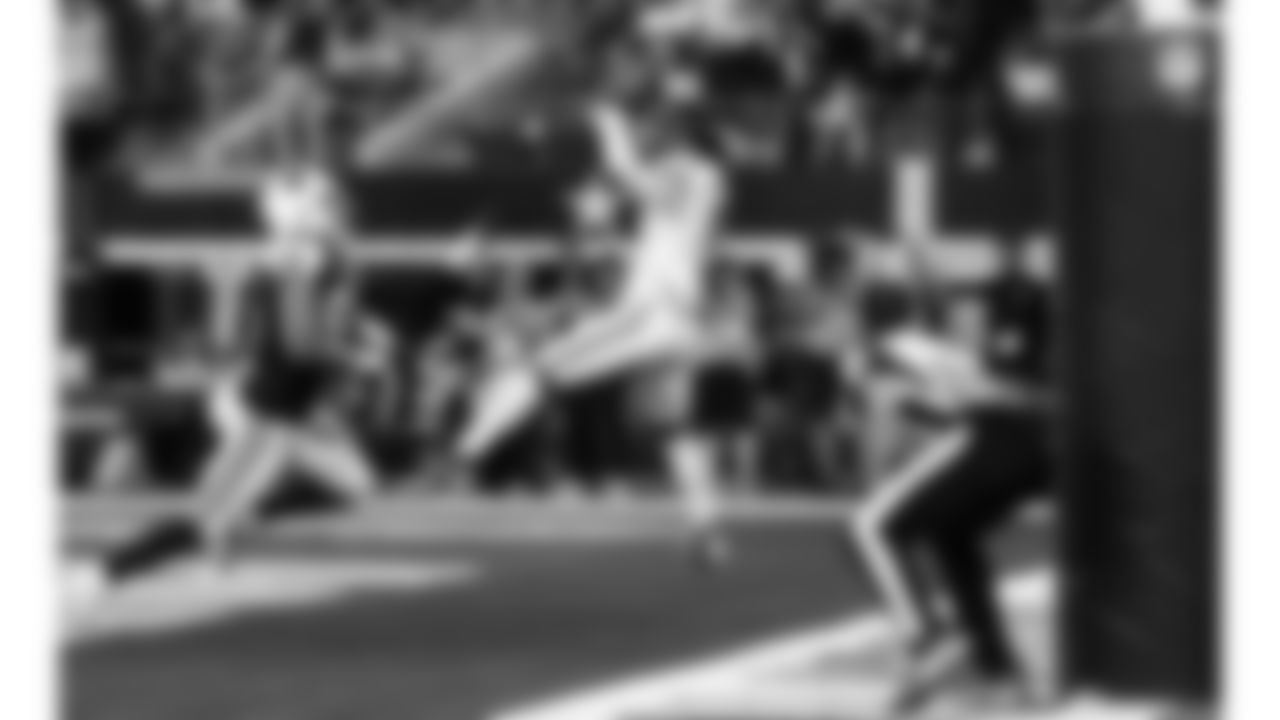 Kansas City Chiefs wide receiver Hollywood Brown (5) scores a touchdown during a week 13 NFL Football game against the Dallas Cowboys on Thursday, November 27, 2025 in Dallas, Texas.