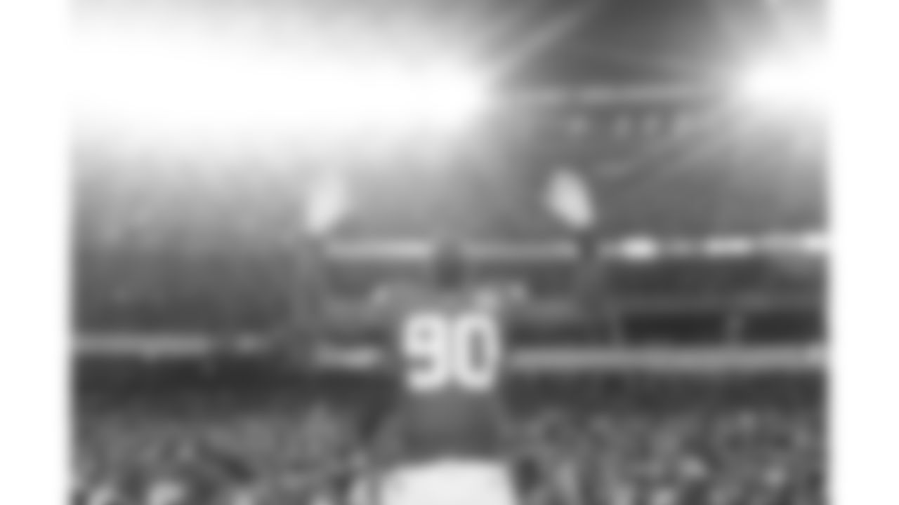 Kansas City Chiefs defensive end Charles Omenihu (90) holds up his arms prior to a week 14 NFL football game against the Houston Texans, Sunday, December 7, 2025 in Kansas City, MO.