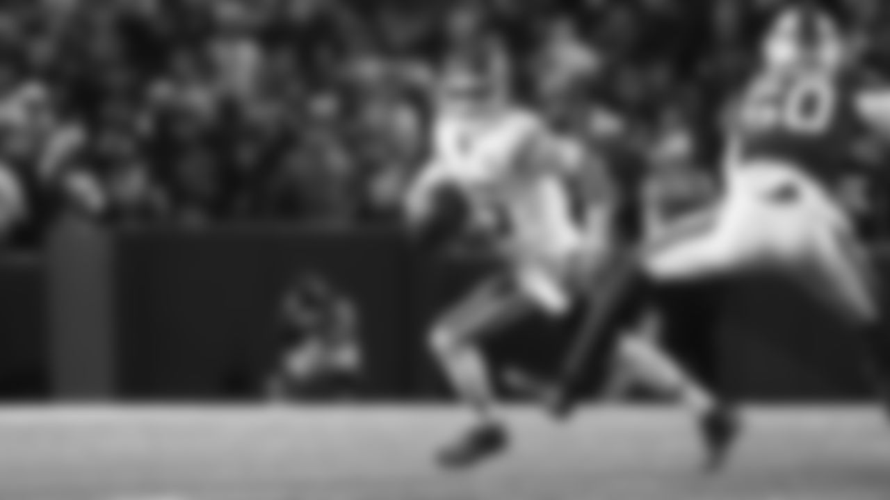 Kansas City Chiefs quarterback Patrick Mahomes (15) runs the ball during a week 9 NFL football game against the Buffalo Bills, Sunday, November 2, 2025 in Buffalo, NY