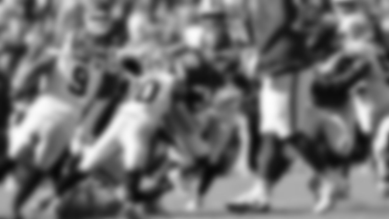 Kansas City Chiefs running back Isiah Pacheco (10) runs the ball during a week 7 NFL Football game against the Las Vegas Raiders on Sunday, October 19, 2025 in Kansas City, MO.
