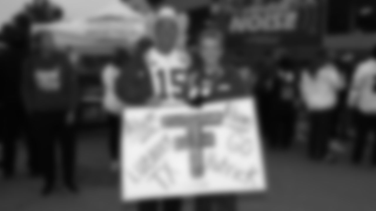 Fans prior to a week 8 NFL Football game against the Washington Commanders on Monday, October 27, 2025 in Kansas City, MO.