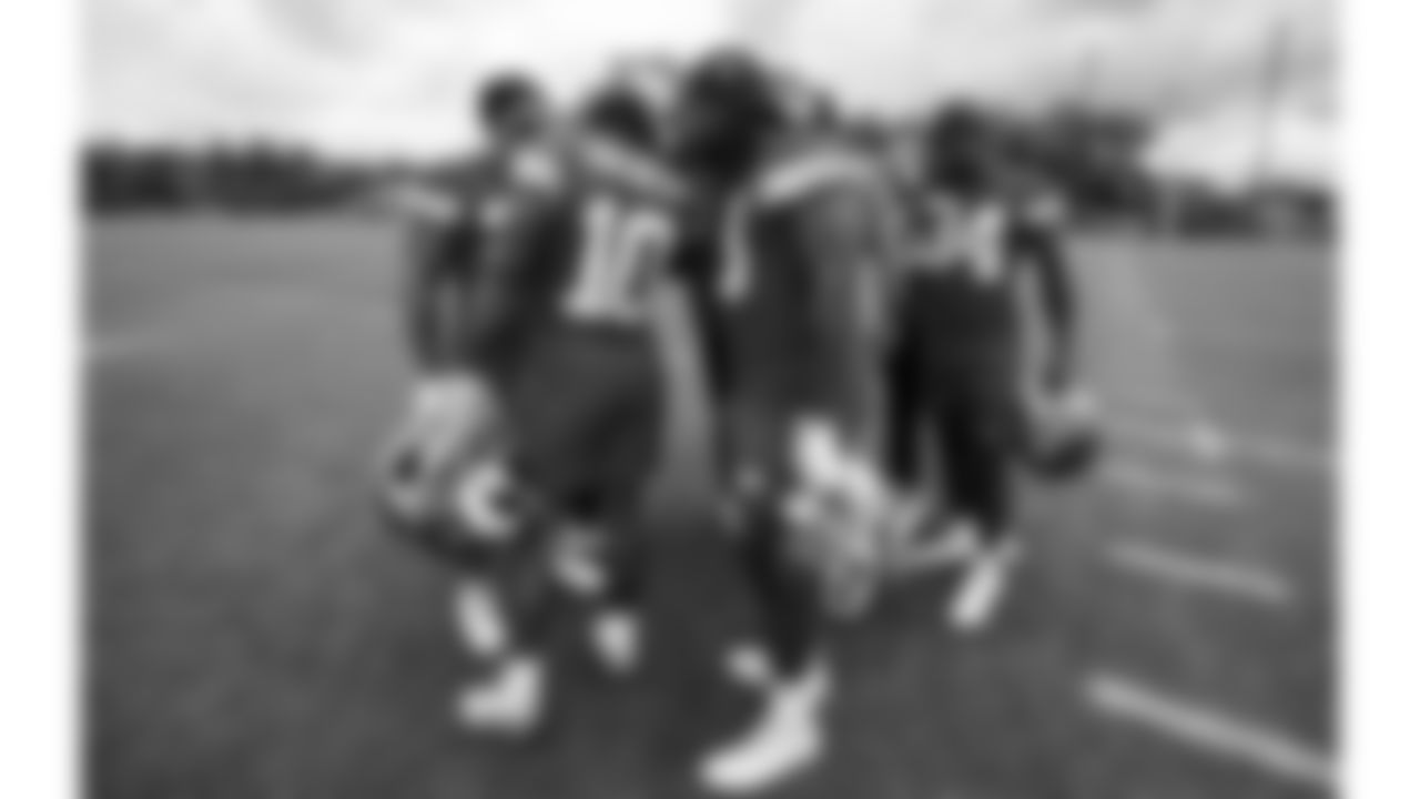 Kansas City Chiefs running backs huddle up following practice during phase 3 of OTAs on Thursday, May 29, 2025 in Kansas City, MO.