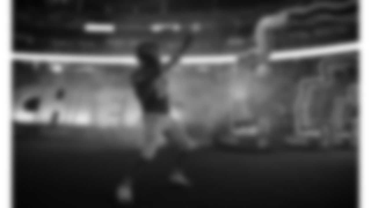 Kansas City Chiefs tight end Travis Kelce (87) runs out the tunnel for the week 6 NFL football game against the Detroit Lions, Sunday, October 12, 2025 in Kansas City, MO.