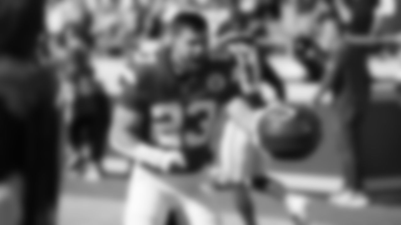 Kansas City Chiefs middle linebacker Drue Tranquill (23) looks on prior to a week 7 NFL Football game against the Las Vegas Raiders on Sunday, October 19, 2025 in Kansas City, MO.
