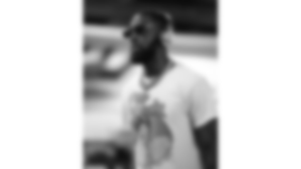 Kansas City Chiefs cornerback Jaylen Watson (35) arrives prior to a week 11 NFL Football game against the Denver Broncos on Sunday, November 16, 2025 in Denver, Colorado.