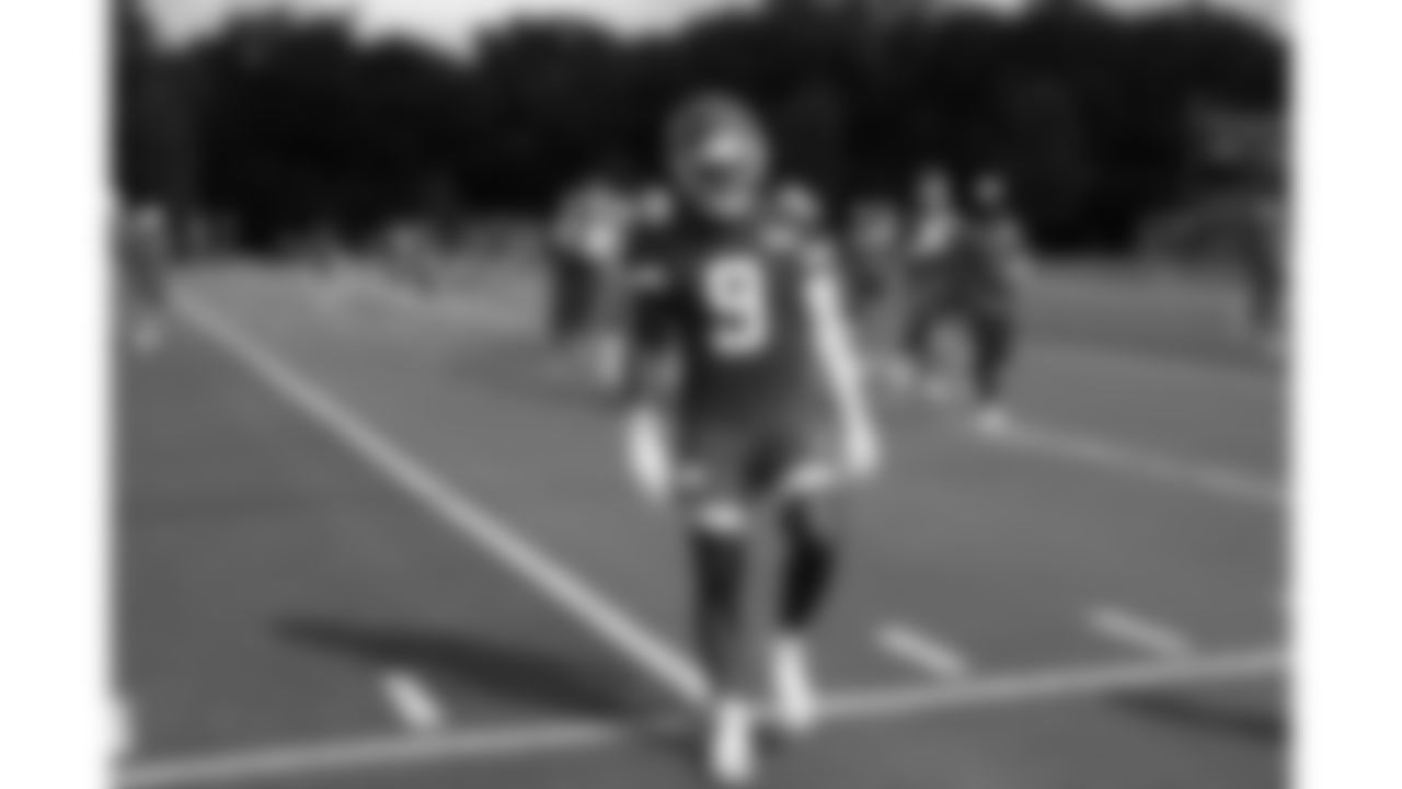 Kansas City Chiefs wide receiver JuJu Smith-Schuster (9) warms up during day 4 of training camp practice on Friday, July 25, 2025.