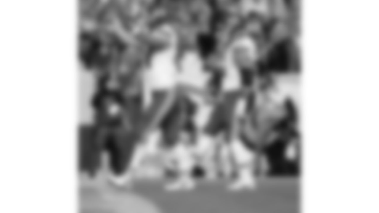 Kansas City Chiefs tight end Travis Kelce (87) celebrates a touchdown during a week 11 NFL Football game against the Denver Broncos on Sunday, November 16, 2025 in Denver, Colorado.