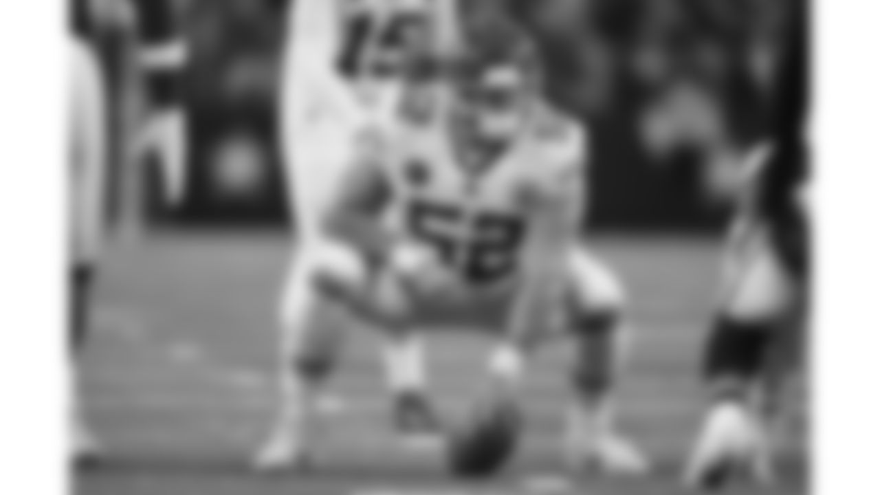 Kansas City Chiefs center Creed Humphrey (52) lines up during a week 13 NFL football game against the Dallas Cowboys on Thursday, November 27, 2025 in Arlington, TX.