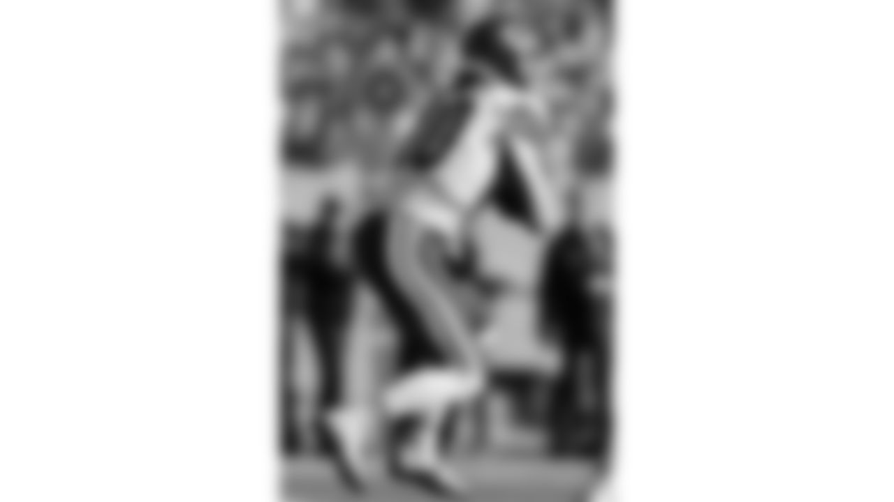 Kansas City Chiefs running back Isiah Pacheco (10) runs with the ball during a week 16 NFL Football game against the Tennessee Titans on Sunday, December 21, 2025 in Nashville, Tennessee.