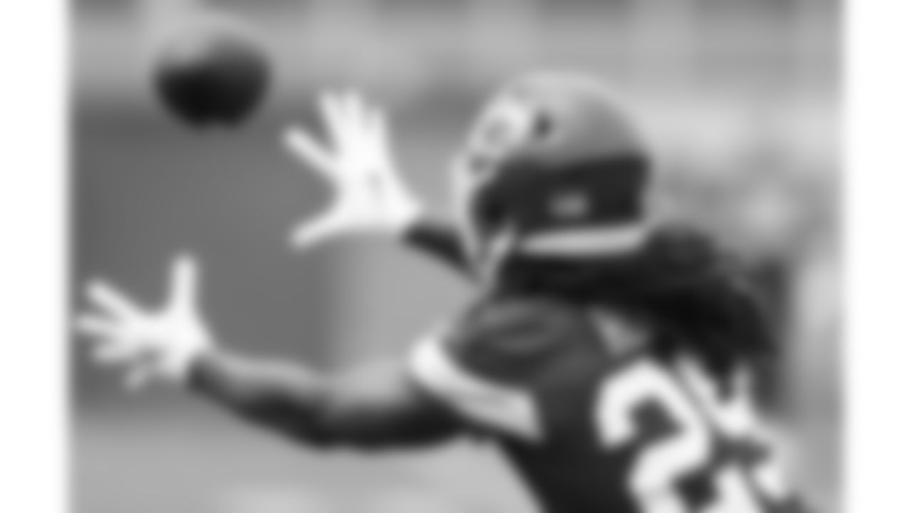 Kansas City Chiefs running back Kareem Hunt (29) practices during phase 3 of OTAs on Thursday, May 29, 2025 in Kansas City, MO.