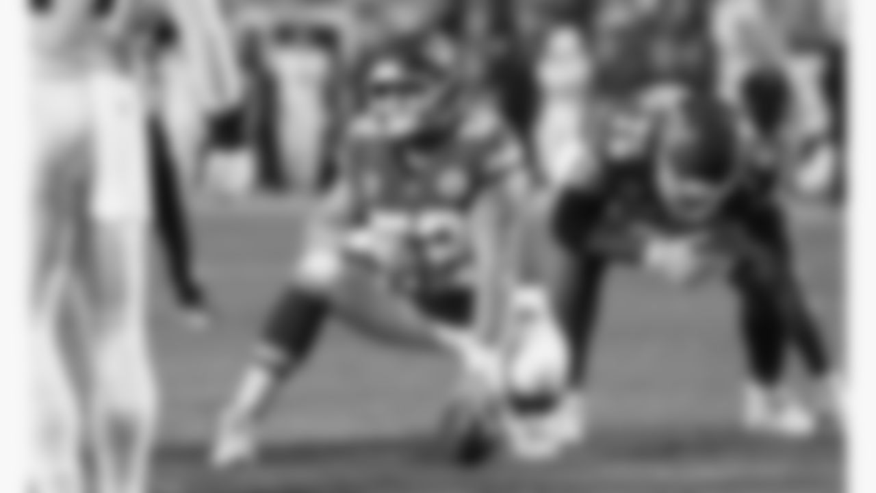 Kansas City Chiefs center Creed Humphrey (52) gets in position during a week 17 NFL football game against the Denver Broncos, Thursday, December 25, 2025 in Kansas City, MO.