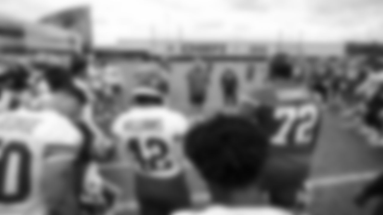 Kansas City Chiefs huddle up following practice during phase 3 of OTAs on Thursday, May 29, 2025 in Kansas City, MO.