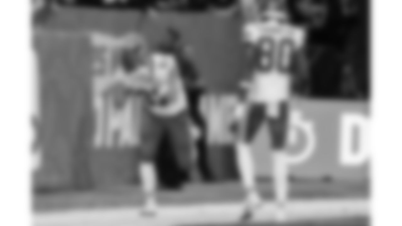 Kansas City Chiefs tight end Travis Kelce (87) celebrates a touchdown with wide receiver Tyquan Thornton (80) a touchdown during a week 1 NFL football game against the Los Angeles Chargers at Arena Corinthians in São Paulo, Brazil on September 5, 2025.