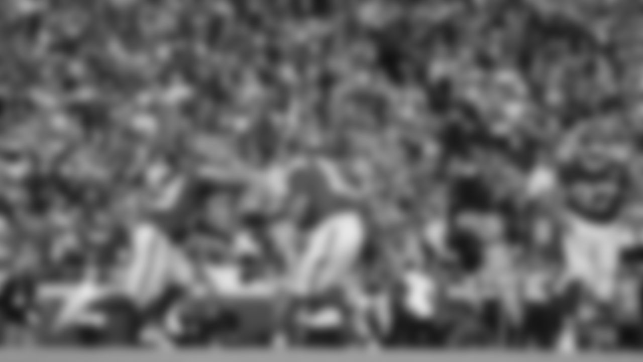 Kansas City Chiefs running back Kareem Hunt (29) receives a hand off from quarterback Patrick Mahomes (15) during a week 12 NFL football game against the Indianapolis Colts, Sunday, November 23, 2025 in Kansas City, MO.