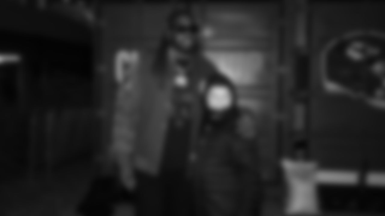 Dwayne Bowe and fan prior to an NFL week 14 matchup against the Houston Texans, Sunday December 7, 2025.