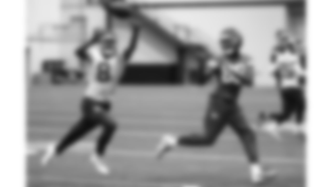 Kansas City Chiefs cornerback Kristian Fulton (8) and wide receiver Jason Brownlee (89) during a week 16 practice on Thursday, December 18, 2025 in Kansas City, MO.