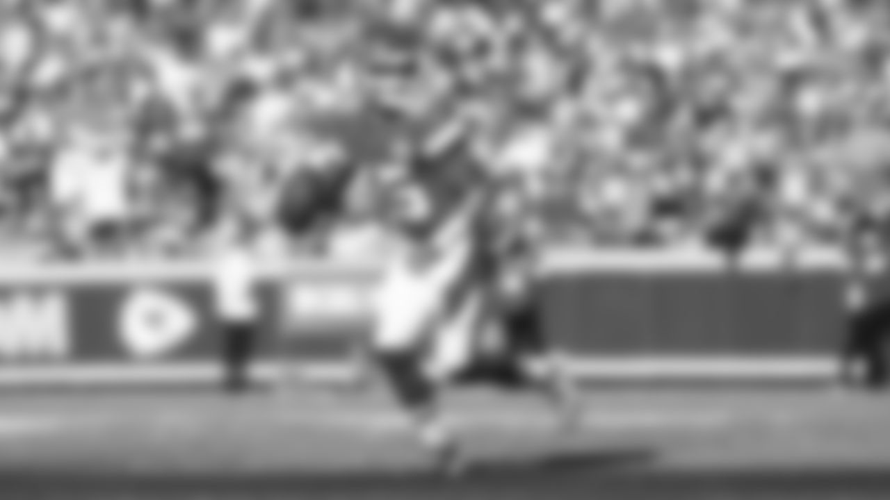 Kansas City Chiefs quarterback Patrick Mahomes (15) scrambles during a week 12 NFL Football game against the Indianapolis Colts on Sunday, November 23, 2025 in Kansas City, MO