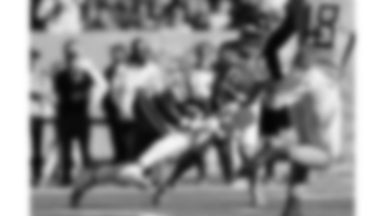 Kansas City Chiefs wide receiver JuJu Smith-Schuster (9) runs with the ball during a week 16 NFL Football game against the Tennessee Titans on Sunday, December 21, 2025 in Nashville, Tennessee.