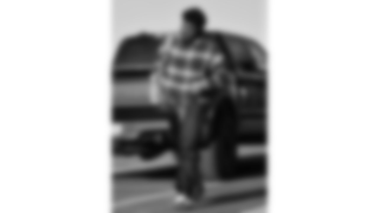 Kansas City Chiefs offensive lineman Jaylon Moore (77) arrives prior to an NFL week 15 matchup against the Los Angeles Chargers, Sunday December 14, 2025.