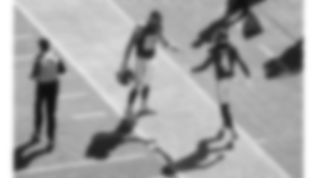 Kansas City Chiefs tight end Travis Kelce (87) high fives wide receiver Rashee Rice (4) during a week 7 NFL football game against the Las Vegas Raiders, Sunday, October 19, 2025 in Kansas City, MO.