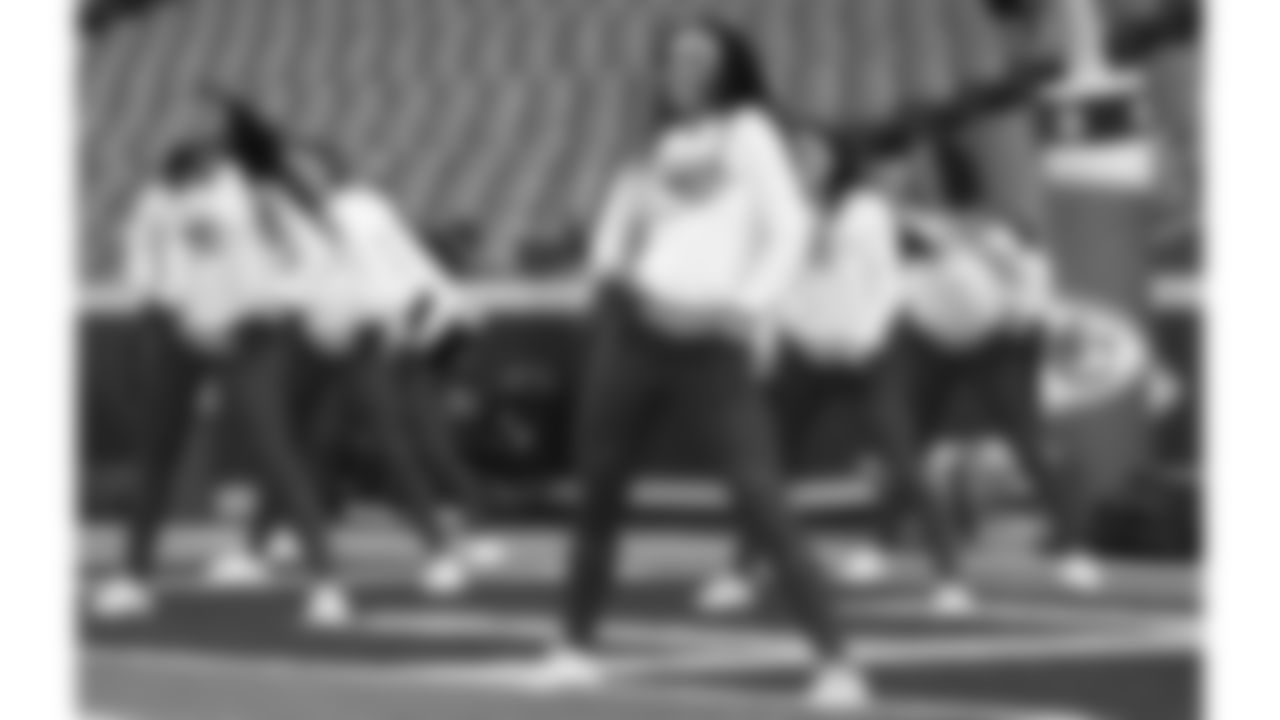 Kansas City Chiefs Cheerleaders before a week 7 NFL Football game against the Las Vegas Raiders on Sunday, October 19, 2025.